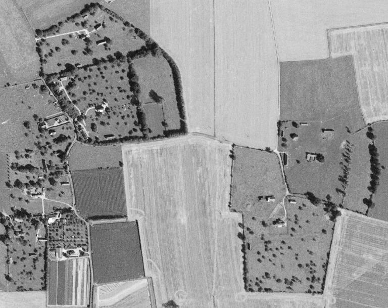 Ferme de Thibouville et La Ferganterie.- Vue aérienne (Géoportail), 1991.