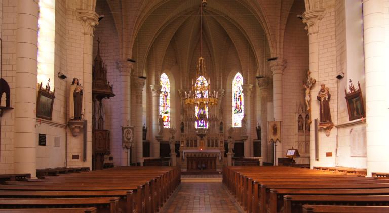 Intérieur, vue de la nef depuis le portail sud. 
