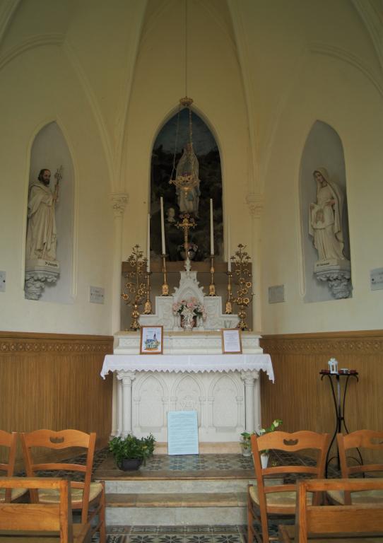 Intérieur, vue du choeur depuis le portail occcidental. 