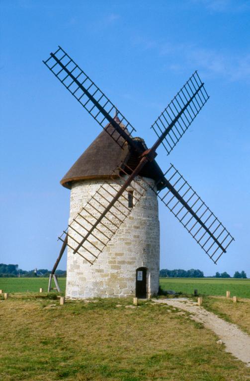 Vue après restauration.- Photographie du Parc de Brotonne, après 1985. 