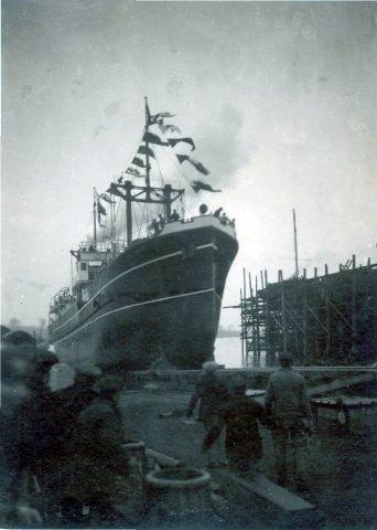 Construction du cargo Barsac.- Photographie, 1923 (Coll. part.).