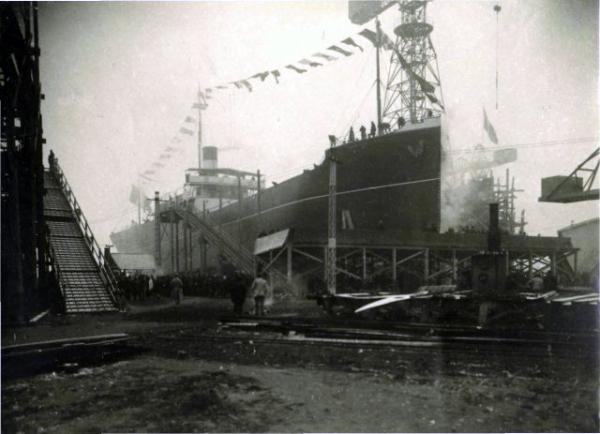 Lancement du charbonnier Capitaine Bonelli.- Photographie, 29 novembre 1921 (Coll. part.).