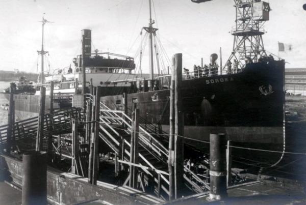 Construction du cargo Soroka.- Photographie, 1926 (Coll. part.).