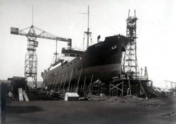 Construction du cargo Keret.- Photographie, 1927 (Coll. part.).