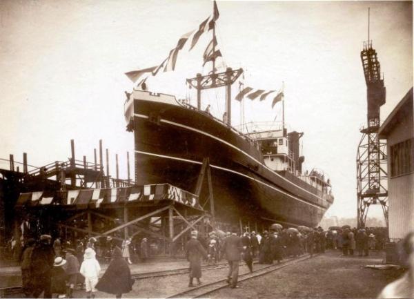 Lancement du cargo Léoville.- Photographie, 1922 (Coll. part.).