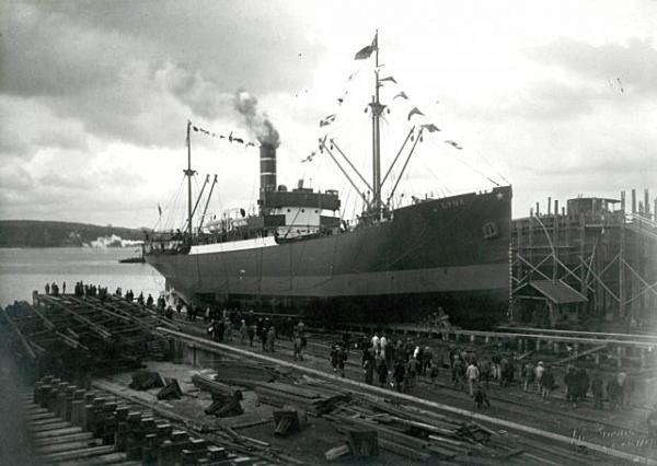 Lancement du cargo Lynx.- Photographie, 1925 (Coll. part.).