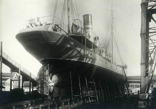 Construction du morutier Caucasique.- Photographie, 1927 (Coll. part.).