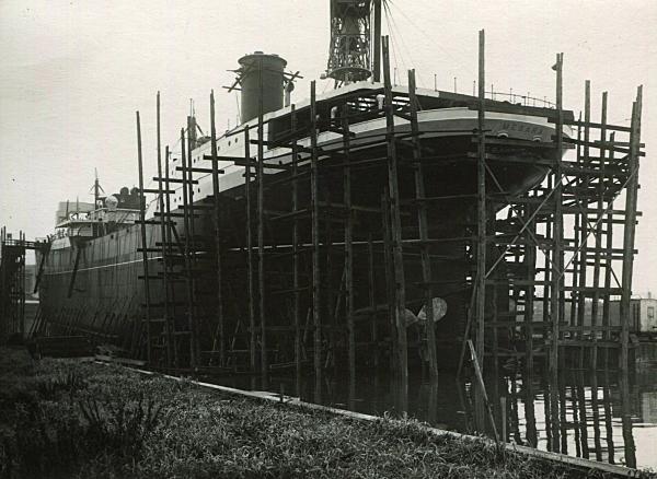 Construction du pétrolier Mégara.- Photographie, 1928 (Coll. part.).