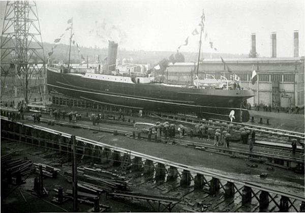 Construction du cargo Renne.- Photographie, 1925 (Coll. part.).