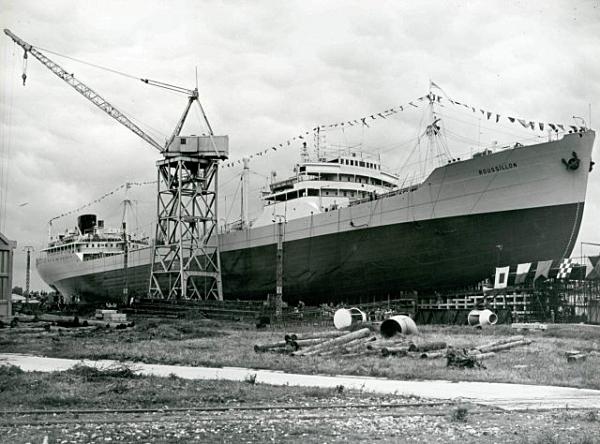 Construction du pétrolier Roussillon.- Photographie, 1955 (Coll. part.).