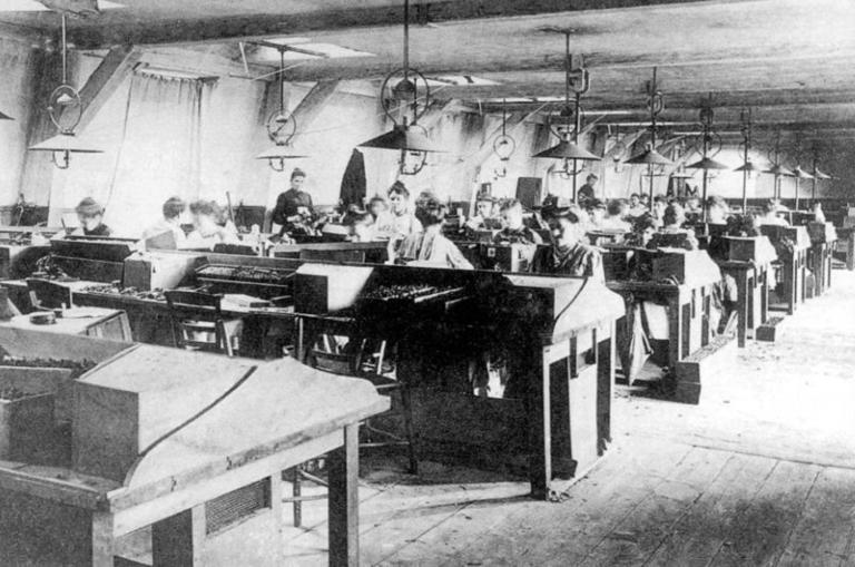 Atelier de fabrication de cigares.- Photographie, début XXe siècle (B.M. Le Havre).