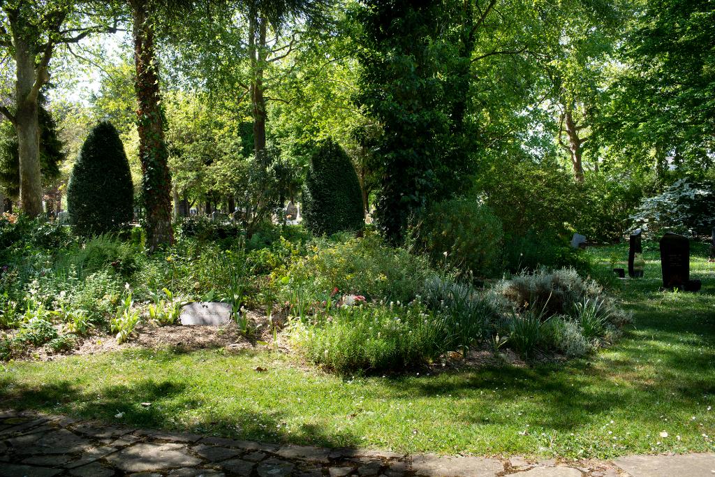 Espace paysager (carré K) : jardin du souvenir. 