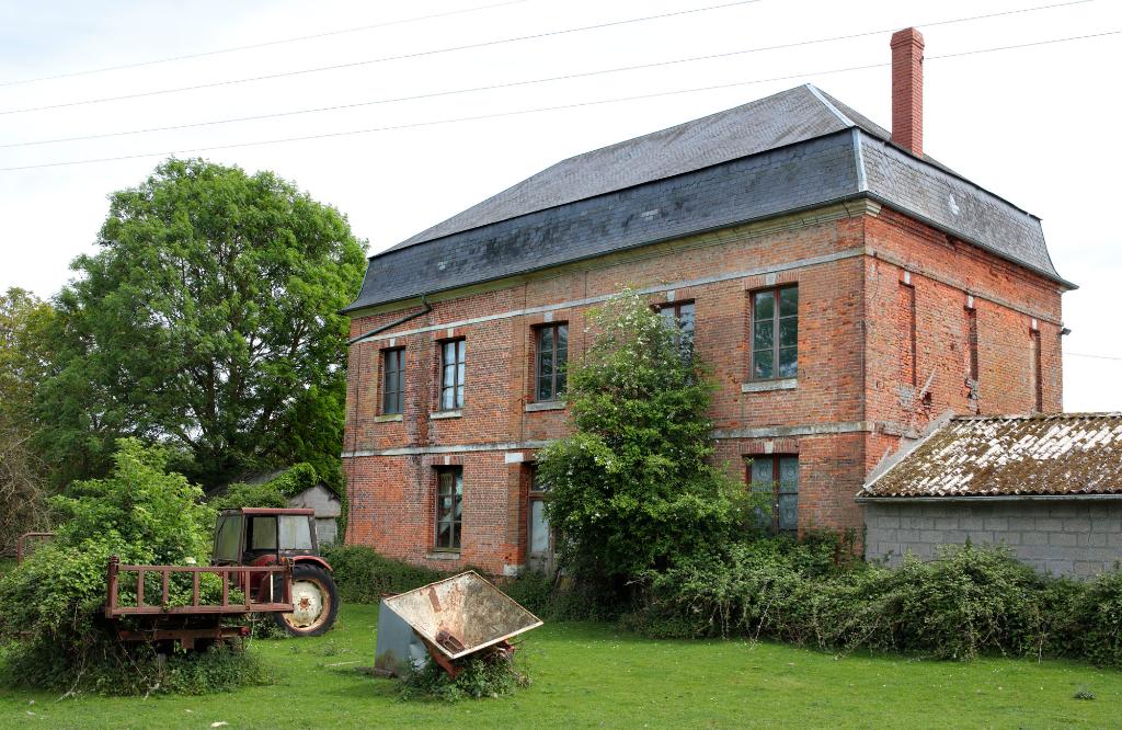 Logis, angle nord-ouest. 