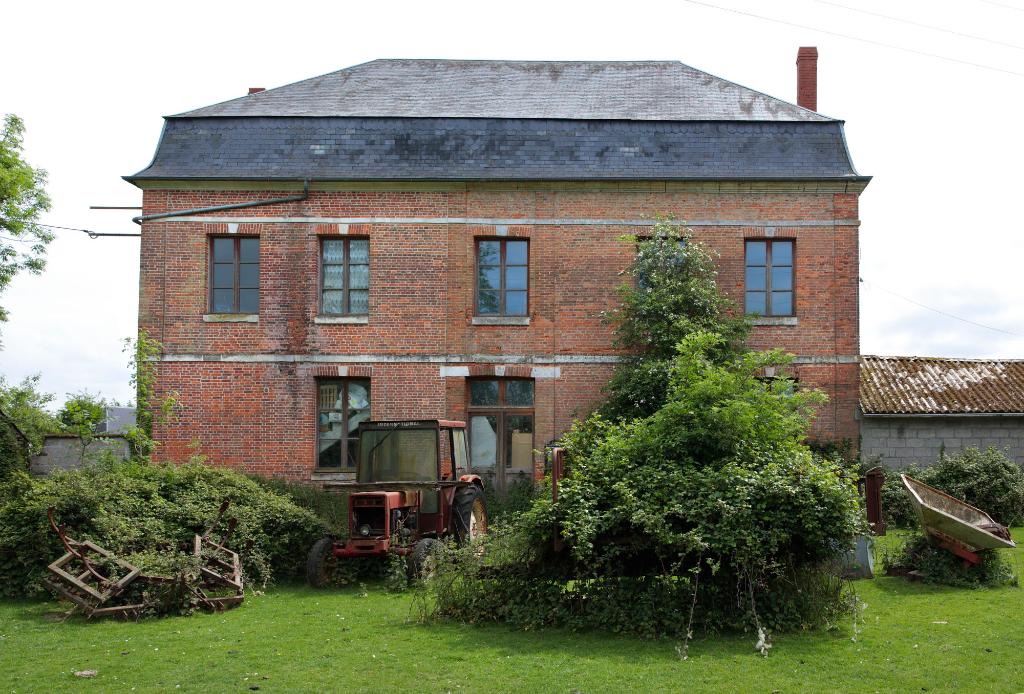 Logis, façade arrière. 