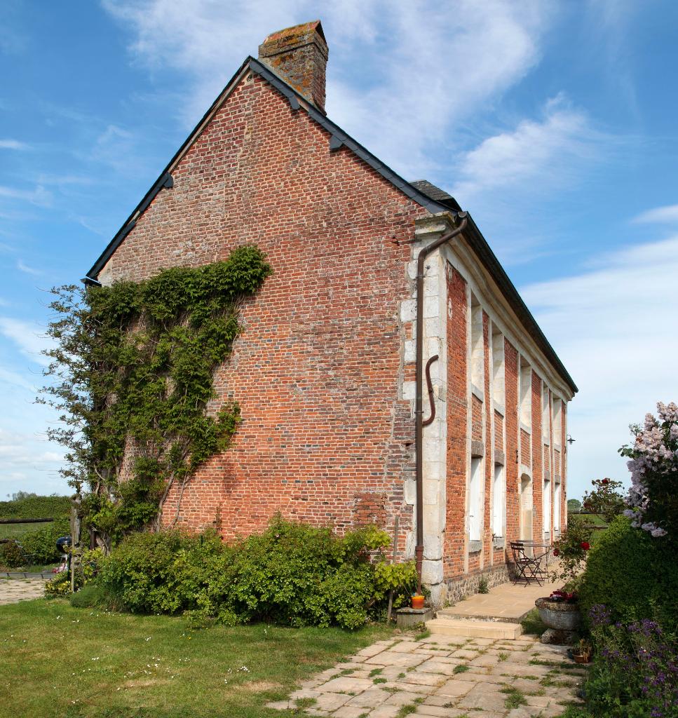 Logis, angle sud-ouest. 