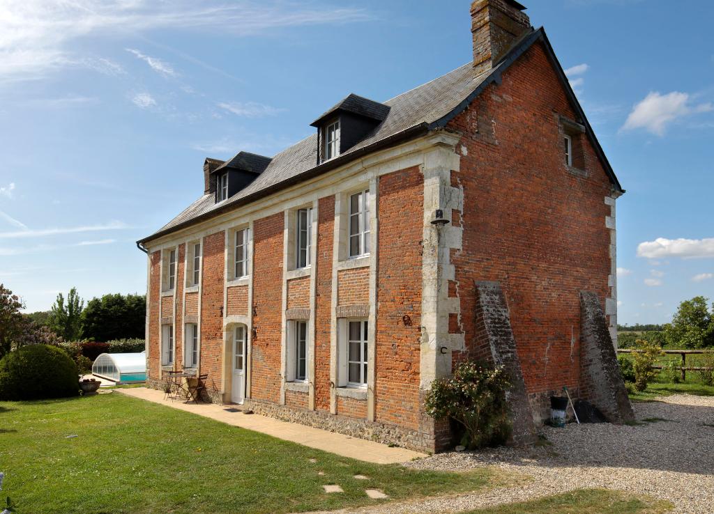 Logis, angle sud-est. 