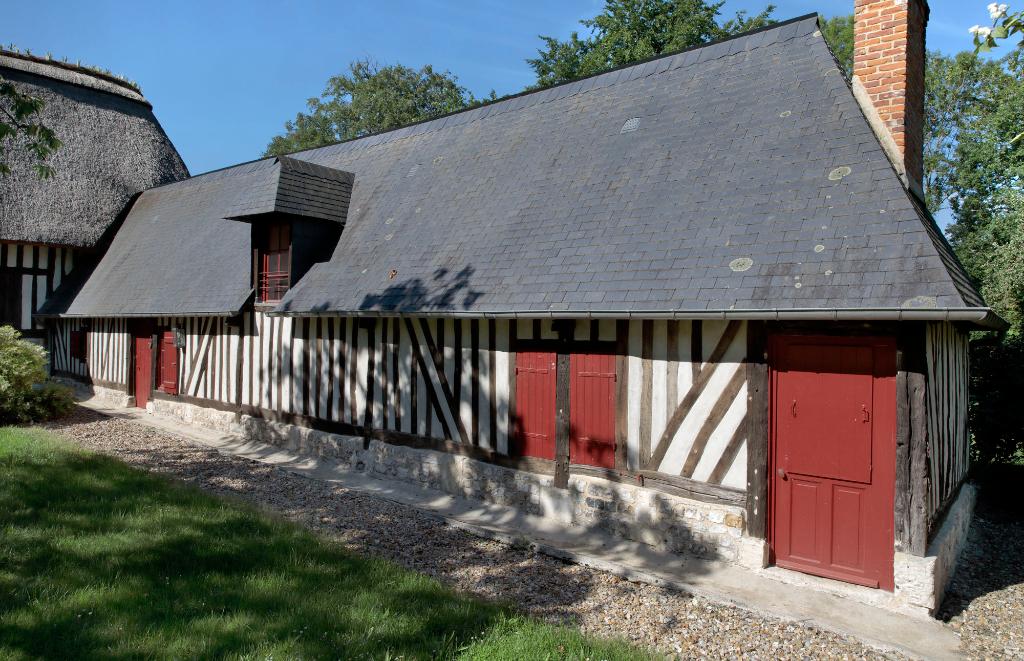 Laiterie en retour, façade est. 