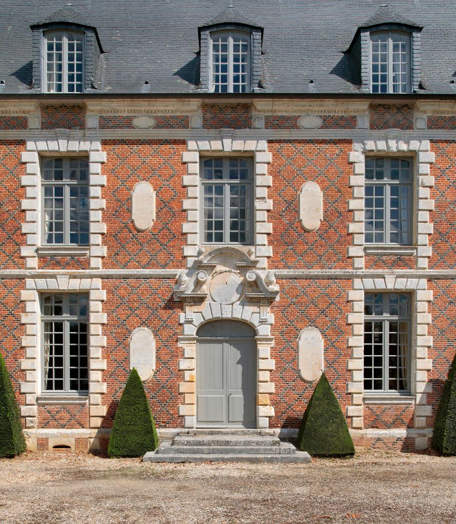 Façade sud, détail des travées centrales.
