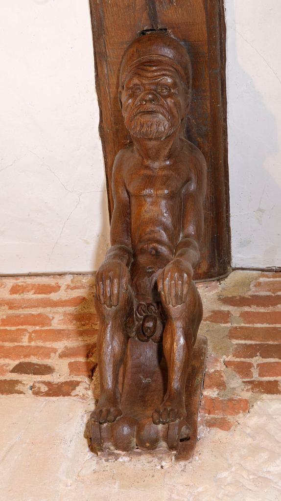Plafond de la cage d'escalier, culot sculpté. 