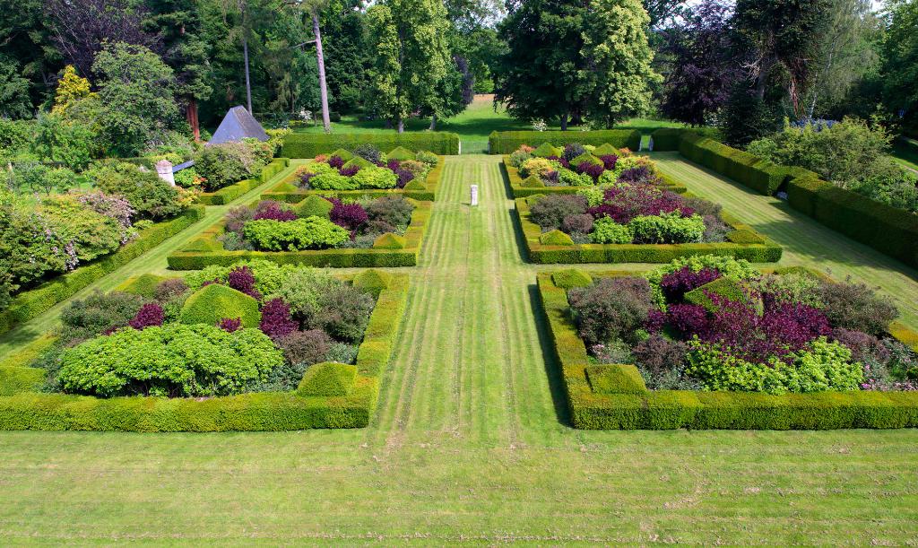 Carrés de jardin, vue depuis l'étage du château. 