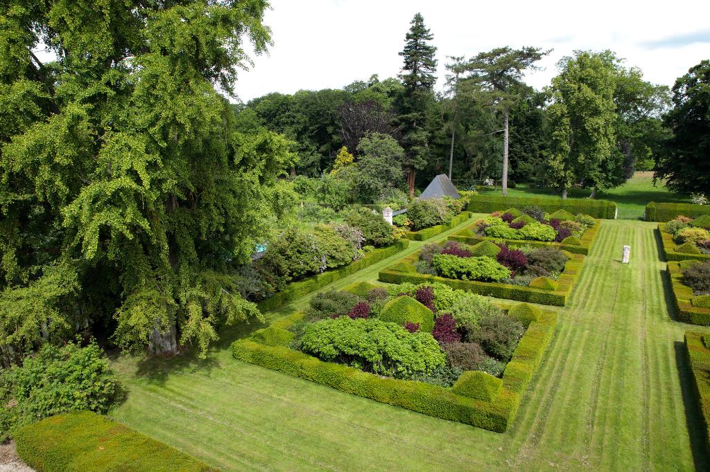 Carrés de jardin, côté ouest. 