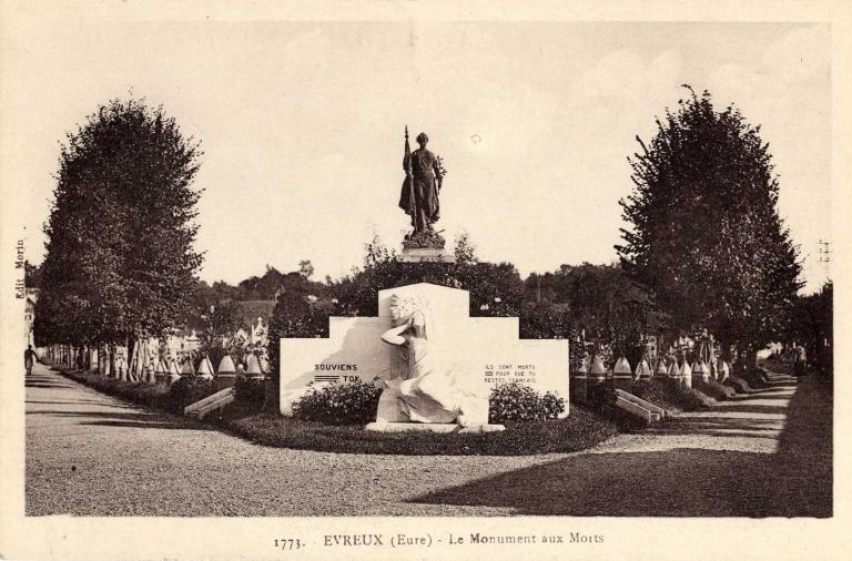 1773. EVREUX (Eure). Le Monument aux Morts.- Carte postale, Morin éditeur. (AM Evreux).