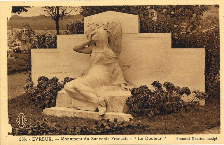 "238. -Evreux - Monument du Souvenir Français. ""La Douleur"". Froment-Meurice, sculpt.- Carte postale, JD éditeur. (AM Evreux)."