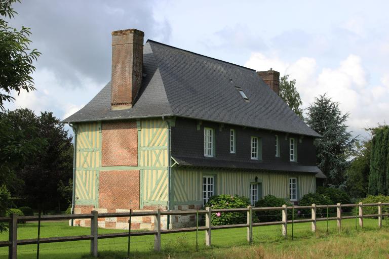 Façade arrière, angle nord-est.