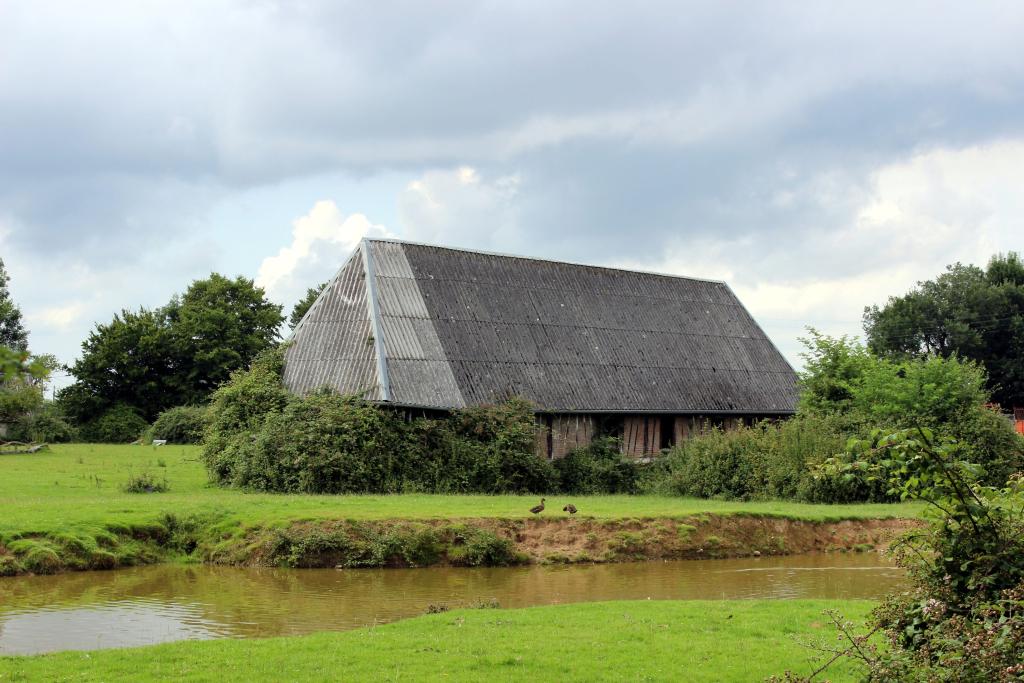 Pressoir, angle sud-est. 