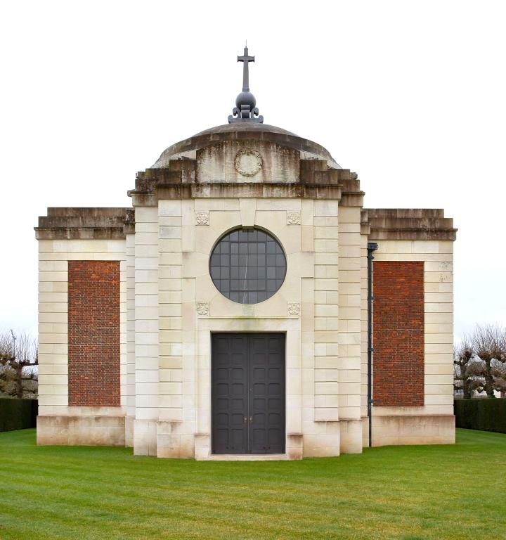 Chapelle, vue d'ensemble de la façade occidentale.