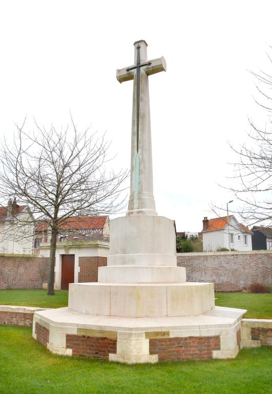 Croix du Sacrifice, vue d'ensemble depuis le nord.