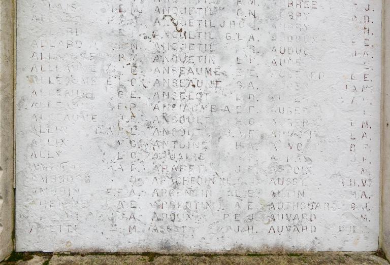 Première stèle de la section est, détail.