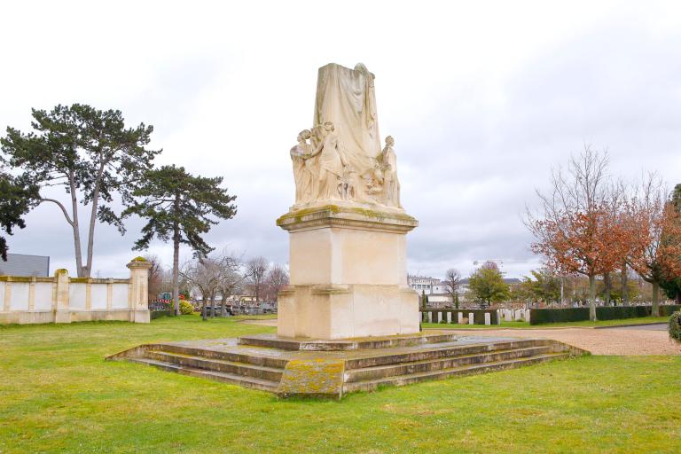 Vue d'ensemble du monument, vue du nord.