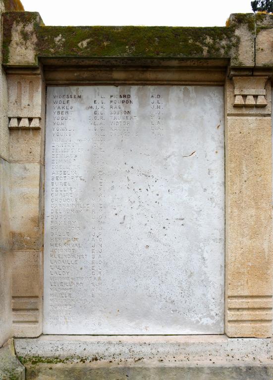 Dernière stèle de la section ouest, détail.