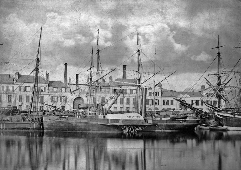 Quai Colbert [au centre ateliers Nillus].- Photographie, vers 1880 (A.M. Le Havre).