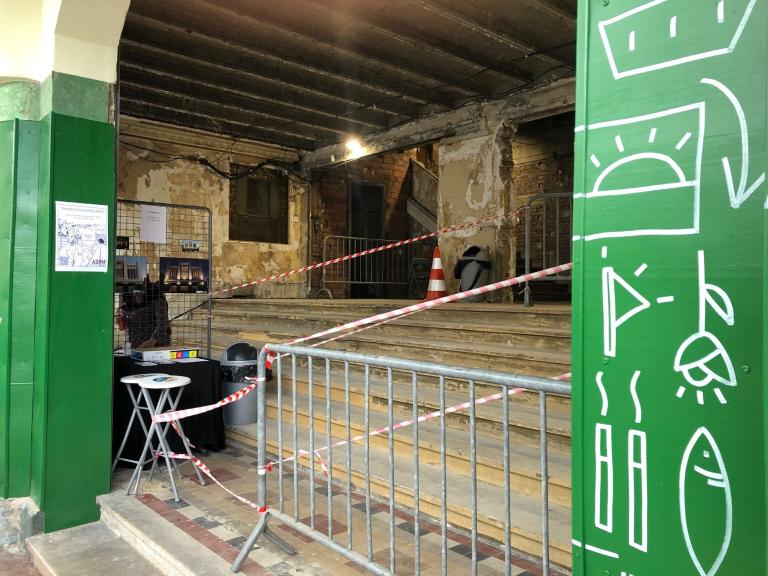 Hall en cours de restauration.