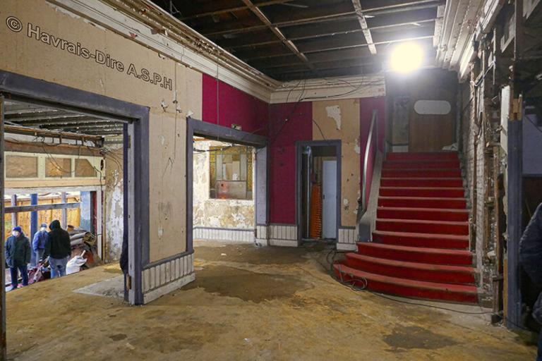 Hall.- Photographie, tirée de : NORMANDY/Havrais Dire, 20 décembre 2020.