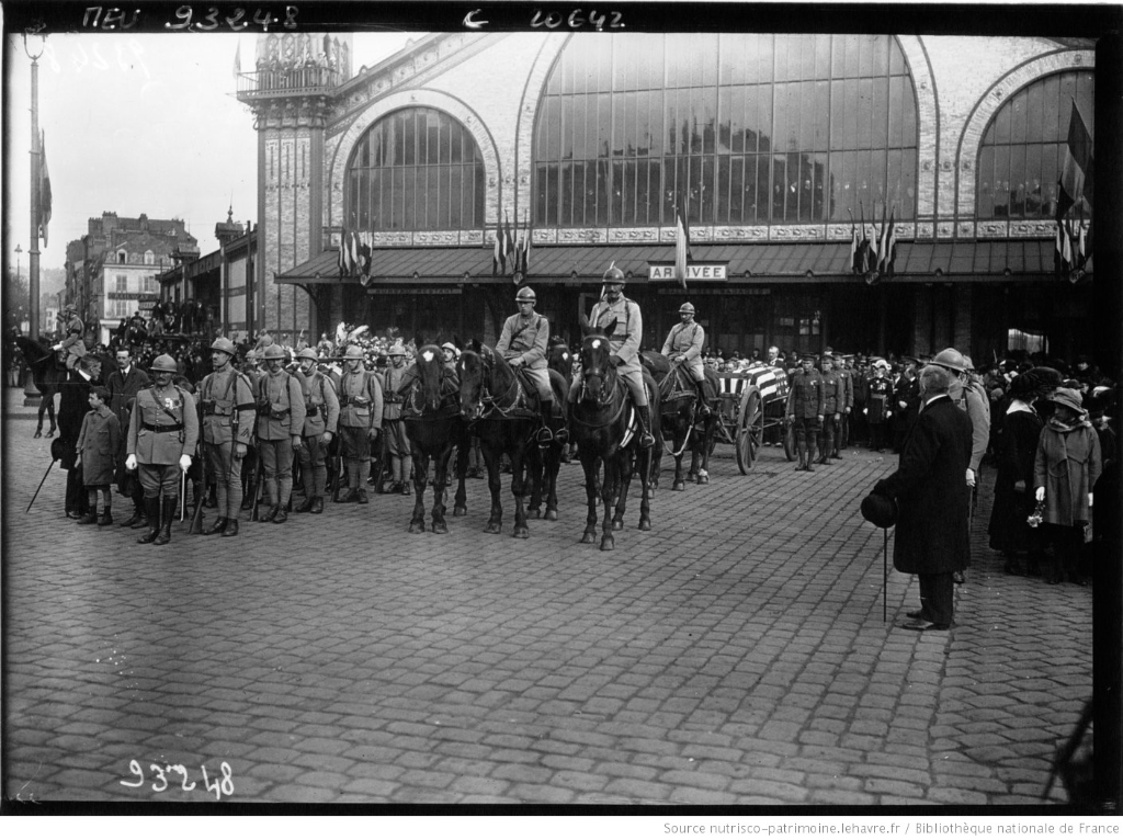 Départ du cercueuil du soldat inconnu pour les U.S.A. de la gare du Havre.- Photographie, par Meurisse, 1918 (Nutrisco.BNF).