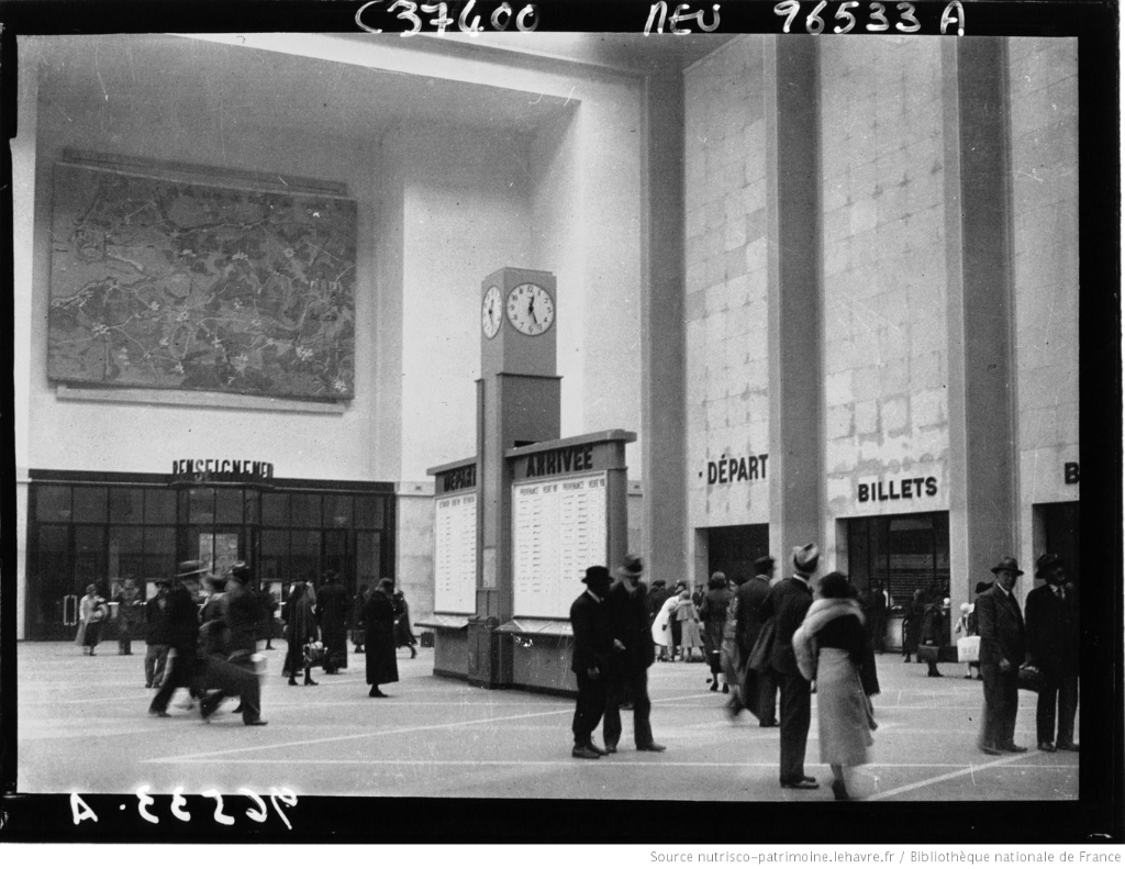 Inauguration de la gare du Havre en présence de MM. Dautry et Meyer. Hall des voyageurs.- Photographie, Agence Meurisse,1932 (BNF)