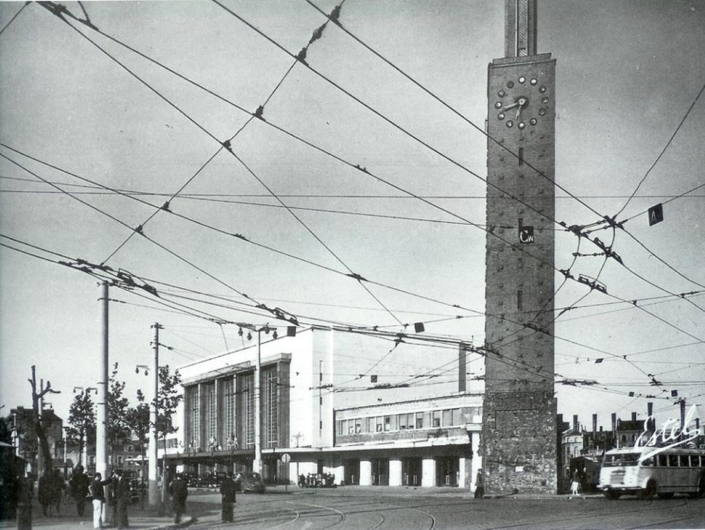 La Gare du Havre et les tramways.- Carte postale Estel, vers 1935 (Collection particulière).