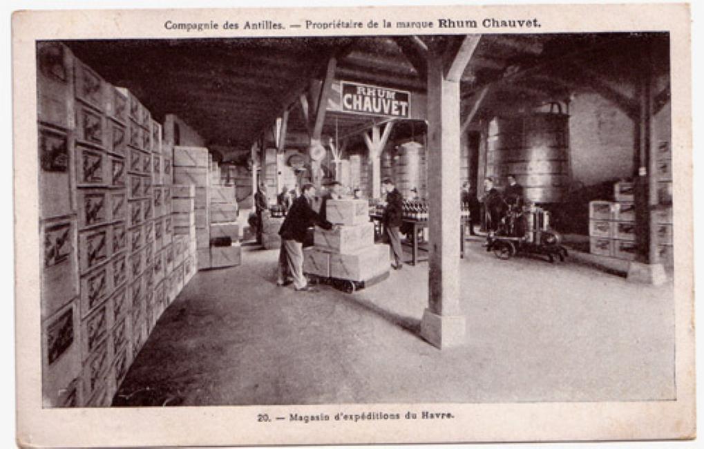 Magasin d'expédition du Havre [rue Frédéric Lemaître].- carte postale, vers 1920 (Coll. part.). ; Magasin d'expédition du Havre [rue Frédéric Lemaître].- carte postale, vers 1910 (Coll. Part.).