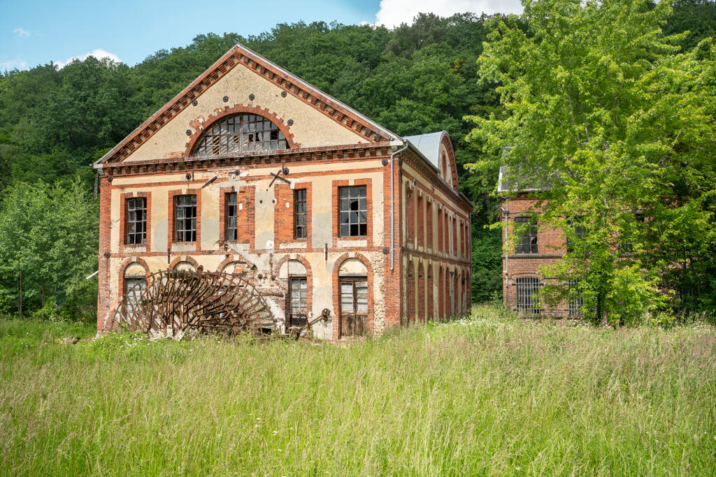 Vue des bâtiments, prise du sud.