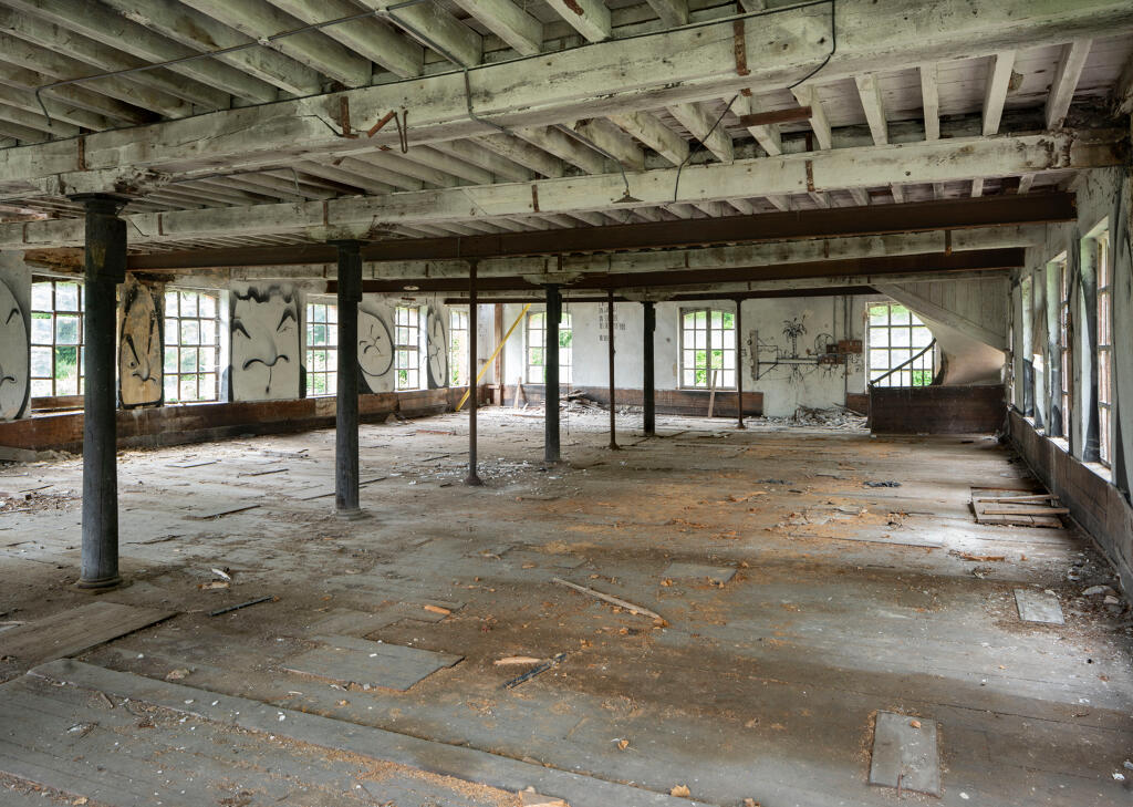 Atelier de la filature, vue intérieure : 1er étage, vue d'ensemble contrechamp.