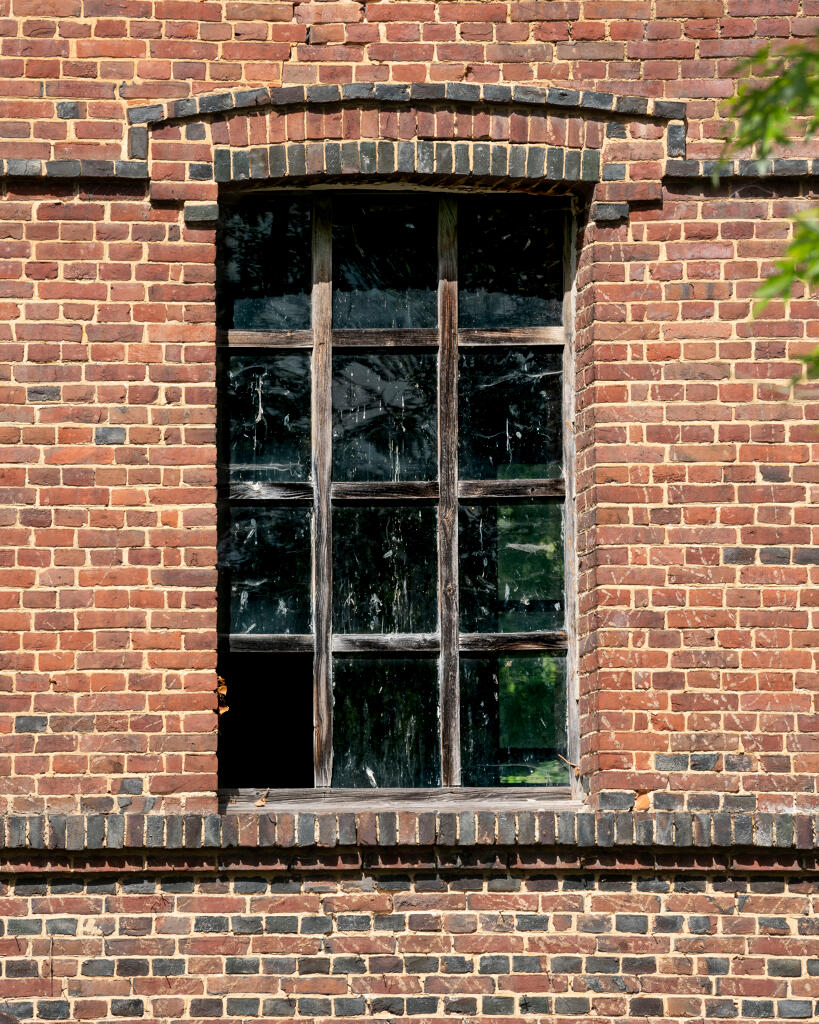 Atelier de rubanerie, détail d'une fenêtre.