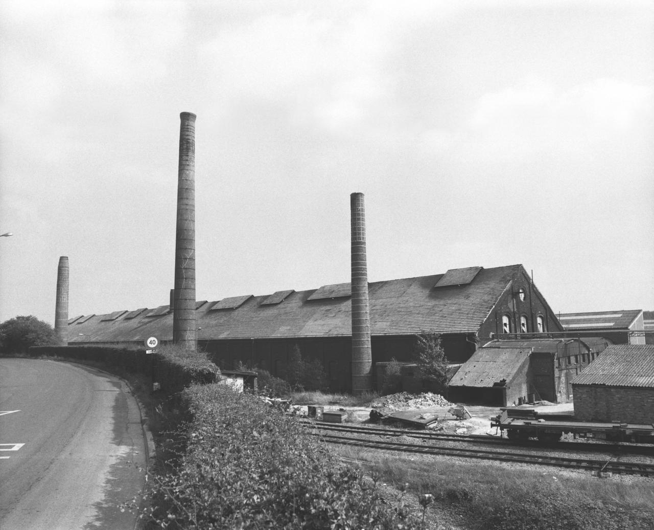 Vué générale de trois quarts de la halle à pots (détruite partiellement vers 1980).