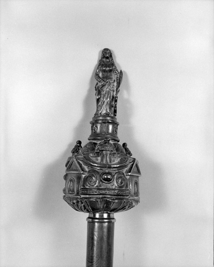 Bâton No 1, détail du pommeau : Sainte Catherine.