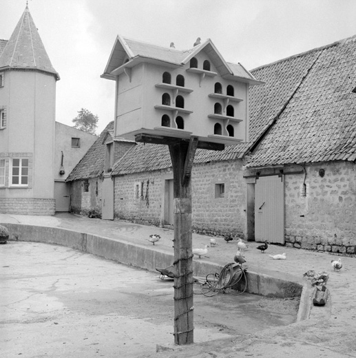 Pigeonnier sur poteau.