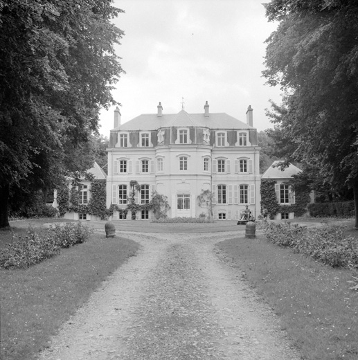 Façade vue de la voie.
