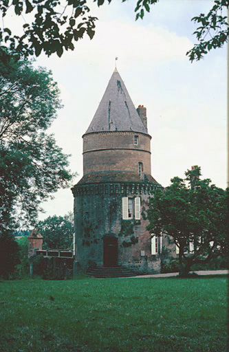 Château, tour, façade sud-ouest.