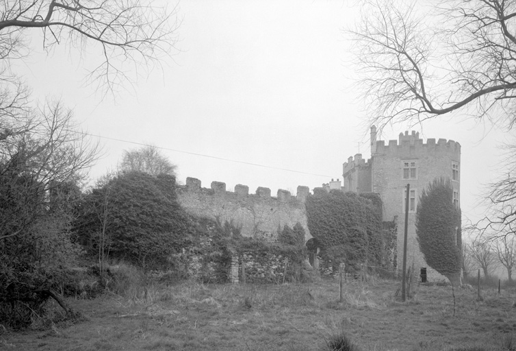 Enceinte, vue extérieure, côté nord, logis.